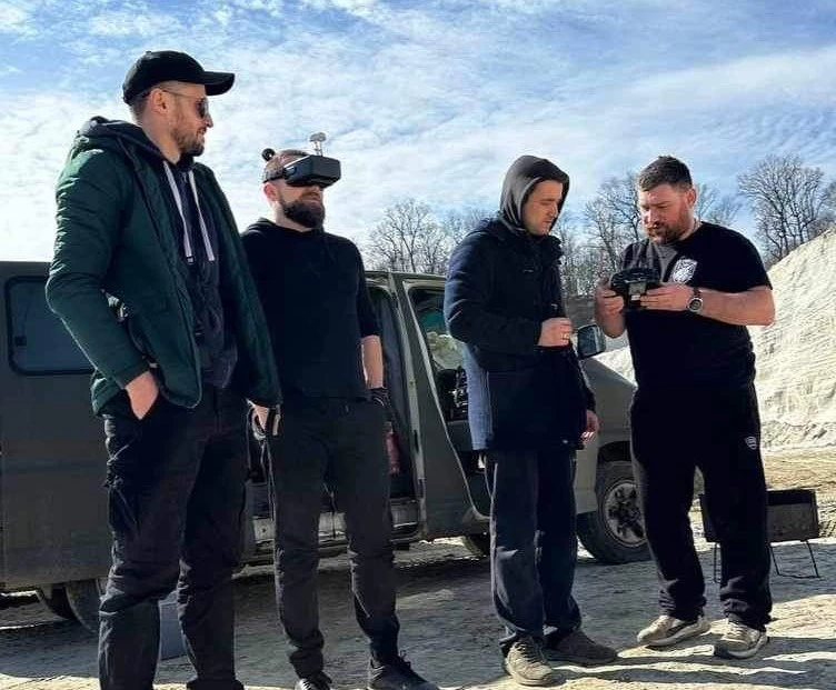 дрони для військових