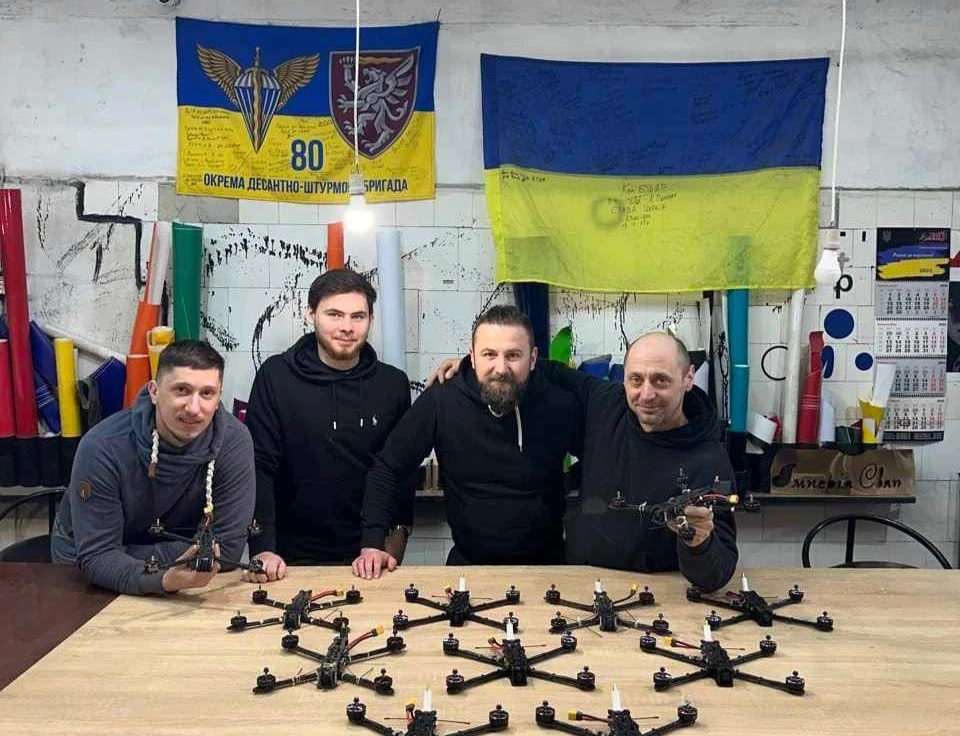 дрони для військових