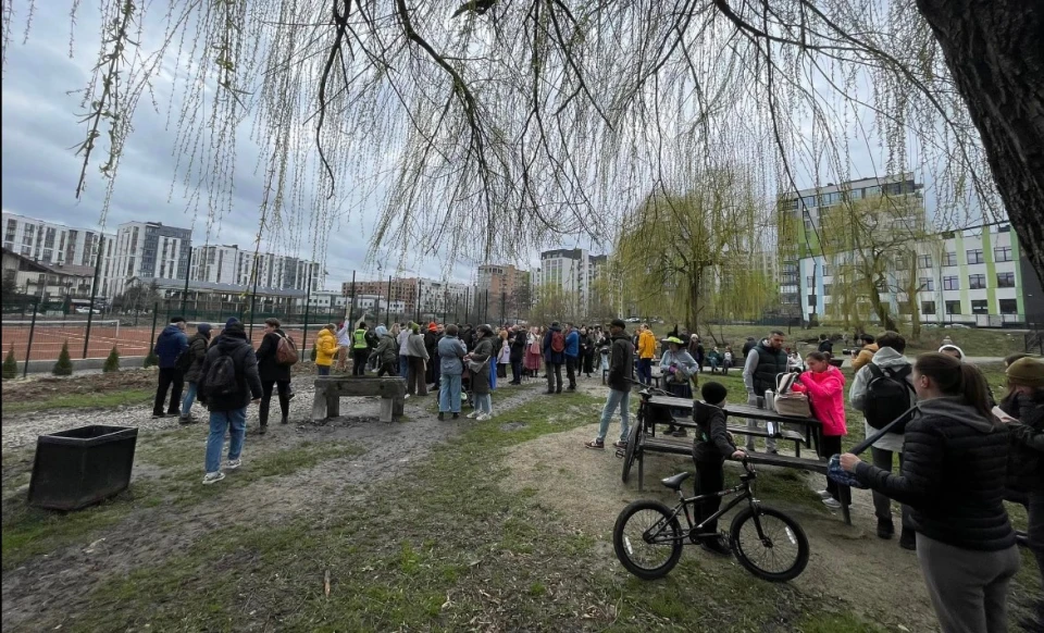 протест проти забудови біля озера у Франківську