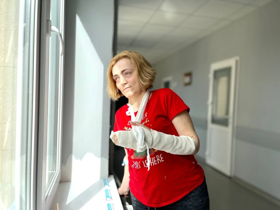 У Львові прооперували жінку, яка 30 років жила зі зрощеними пальцями рук