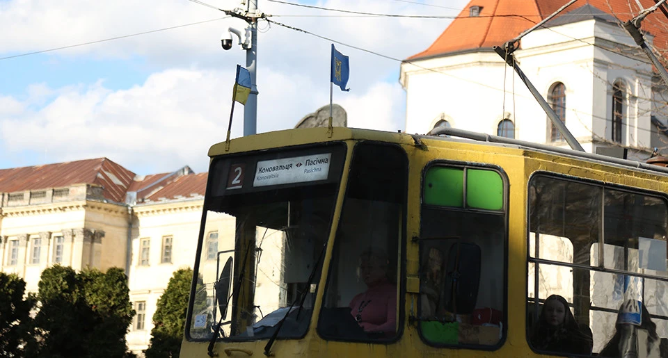 трамвай з прапором, Львів