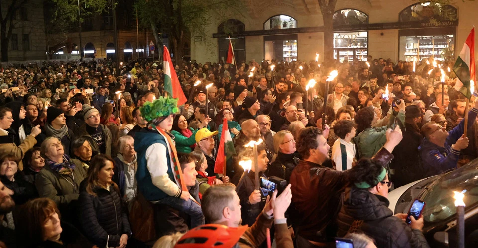 протест з вимогою відставки Орбана