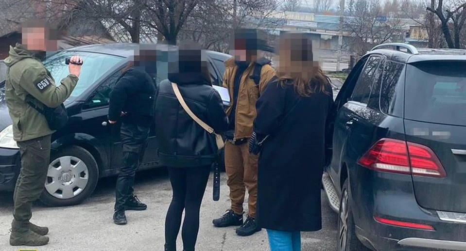 У Рівному затримали рецидивістку, яка ввозила в Україну прекурсори під виглядом прального порошку