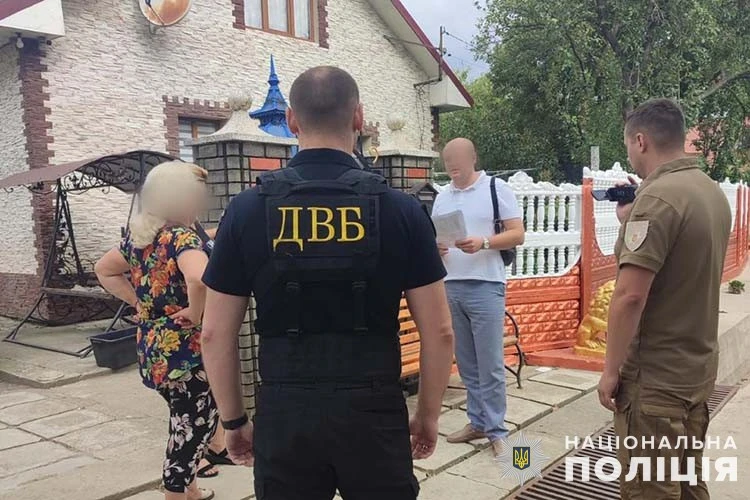 За кордон у багажнику позашляховика: на Тернопільщині справу "бізнесмена", який допомагав ухилянтам, скерували до суду