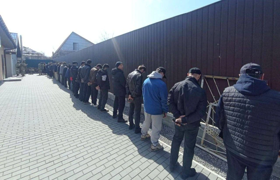 Росіяни затримали 11 таджиків