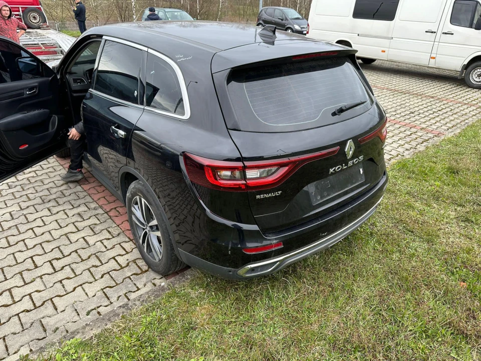 На кордоні з Польщею митники викрили схему нелегального переміщення автомобілів