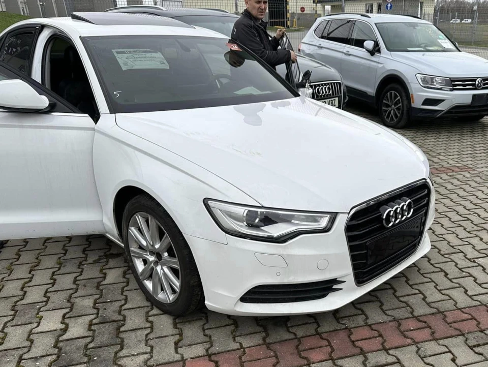 На кордоні з Польщею митники викрили схему нелегального переміщення автомобілів
