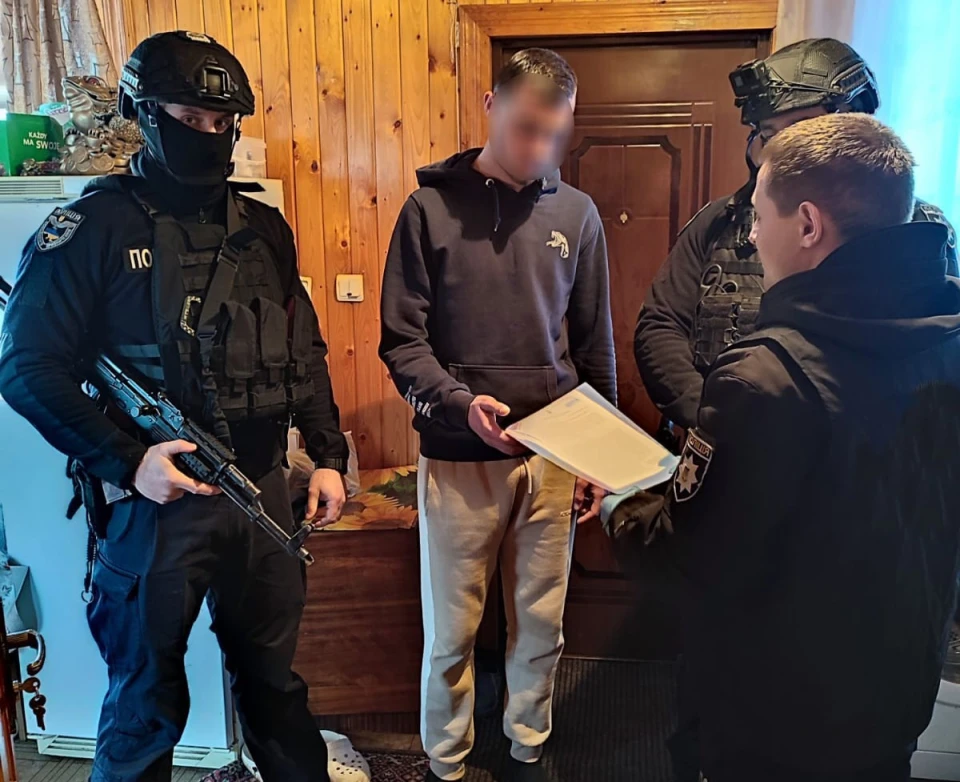 Правоохоронці викрили групу чоловіків, що постачали наркотики у колонію на Львівщині
