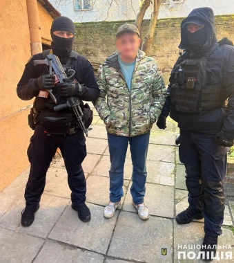 Правоохоронці викрили групу чоловіків, що постачали наркотики у колонію на Львівщині