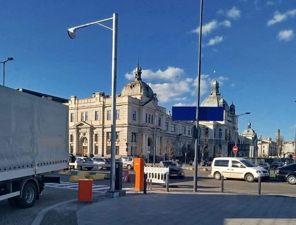 Біля львівського вокзалу запрацював автоматизований цілодобовий паркінг