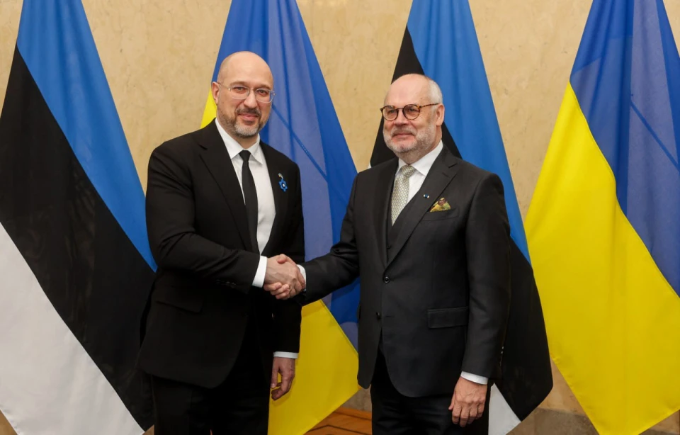 на фото Денис Шмигаль із Аларом Карісом