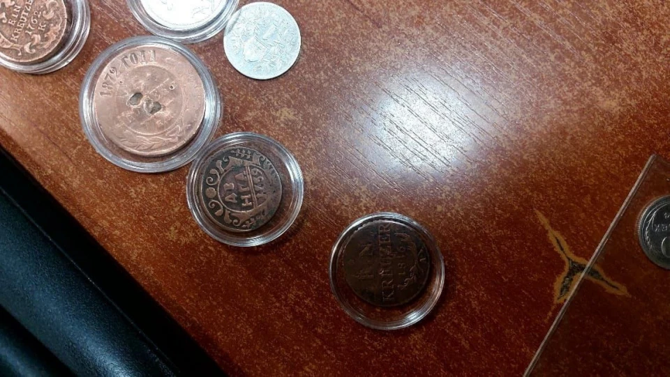 Громадянин Словаччини намагався вивезти з України колекцію старовинних монет