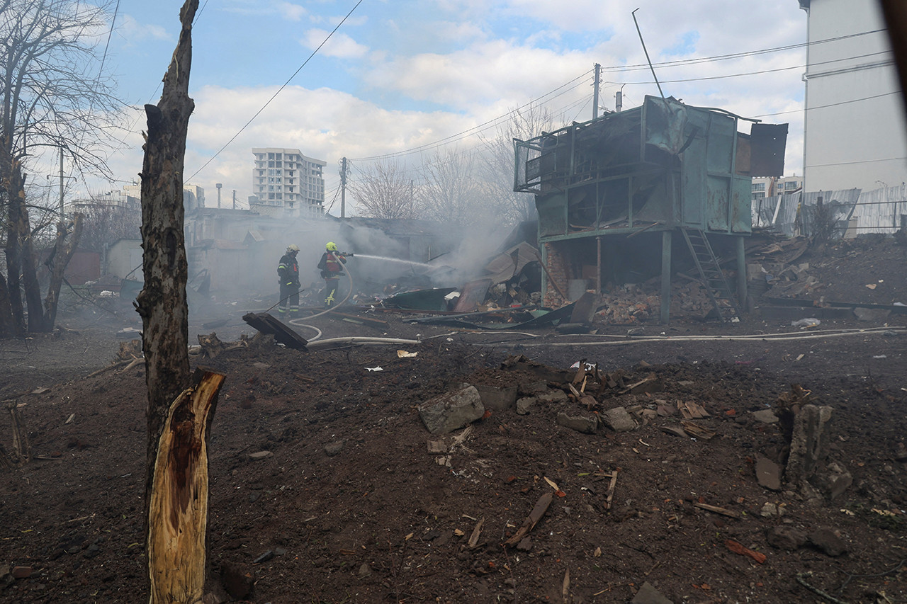 Russian troops launch air attack on Kharkiv, civilians injured