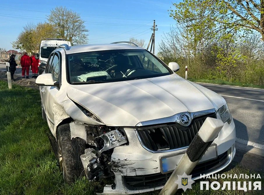 На Львівщині зіткнулися Peugeot і Skoda, одна людина в лікарні