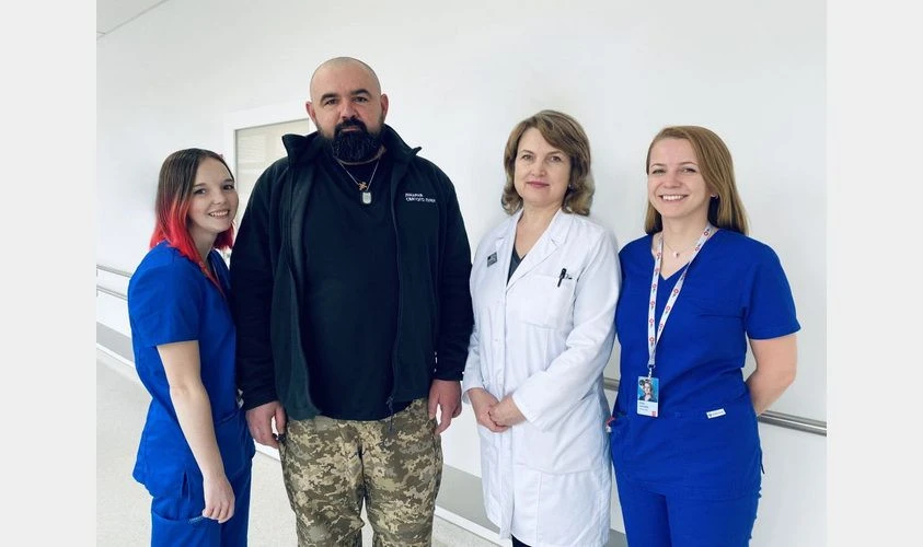 захисник, якому відновлюють зір у Львові