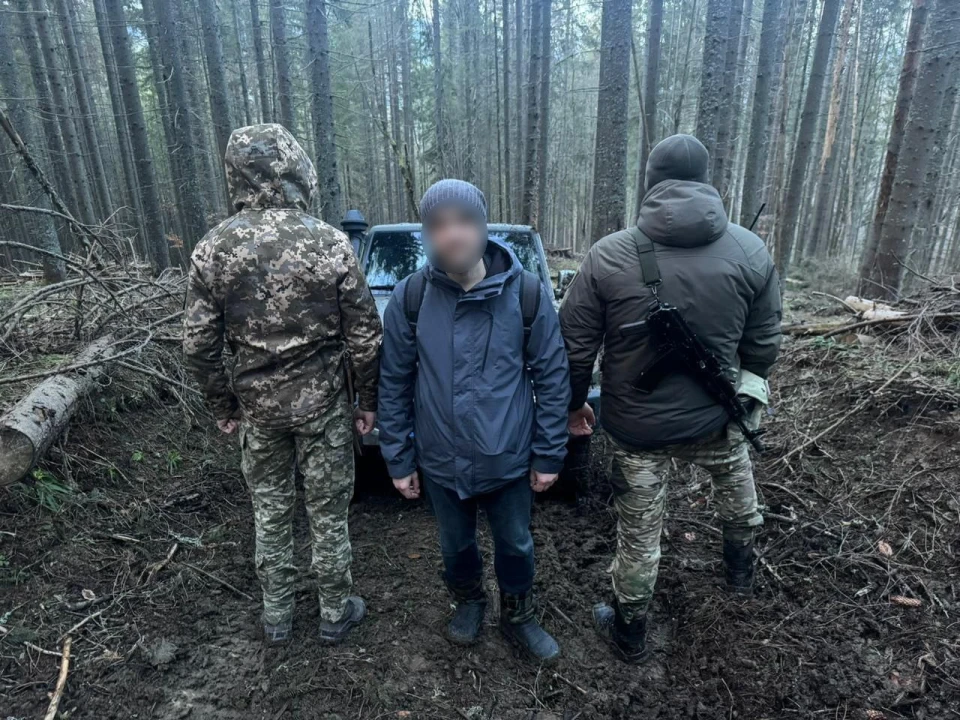 На Прикарпатті прикордонники врятували харків'янина, який 6 днів блукав у горах