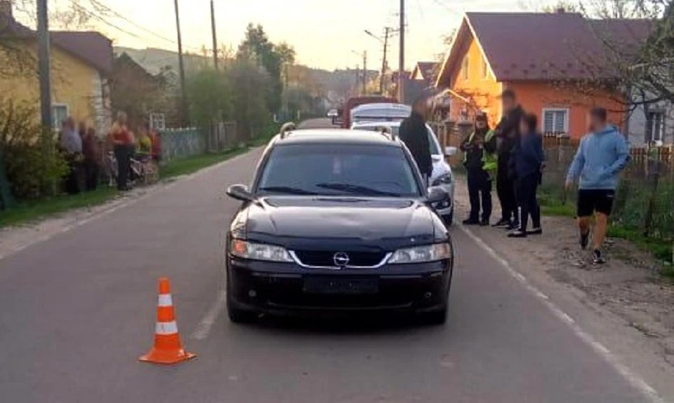 На Львівщині 18-річний водій Opel збив чотирирічного хлопчика. Дитина померла у швидкій