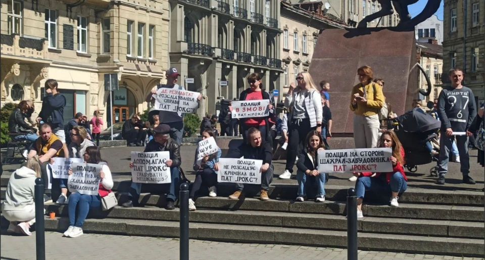 протест мешканців будинку на вул. Шевченка, 418