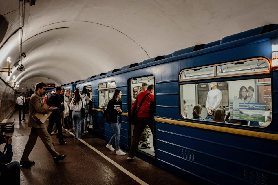 На фото: метро "Площа Українських Героїв"