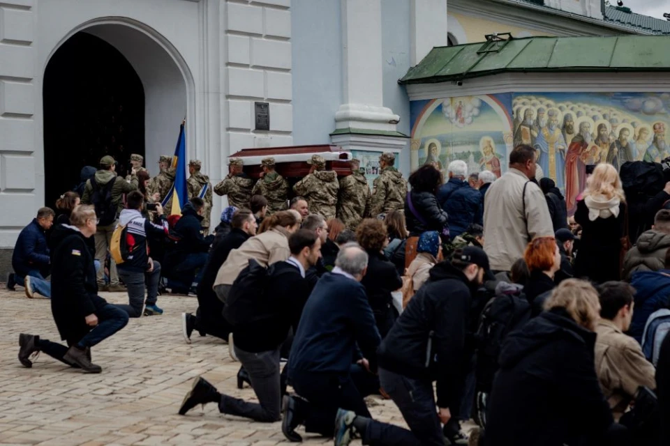 На фото: чин похорону Павла Петриченка у Михайлівському соборі