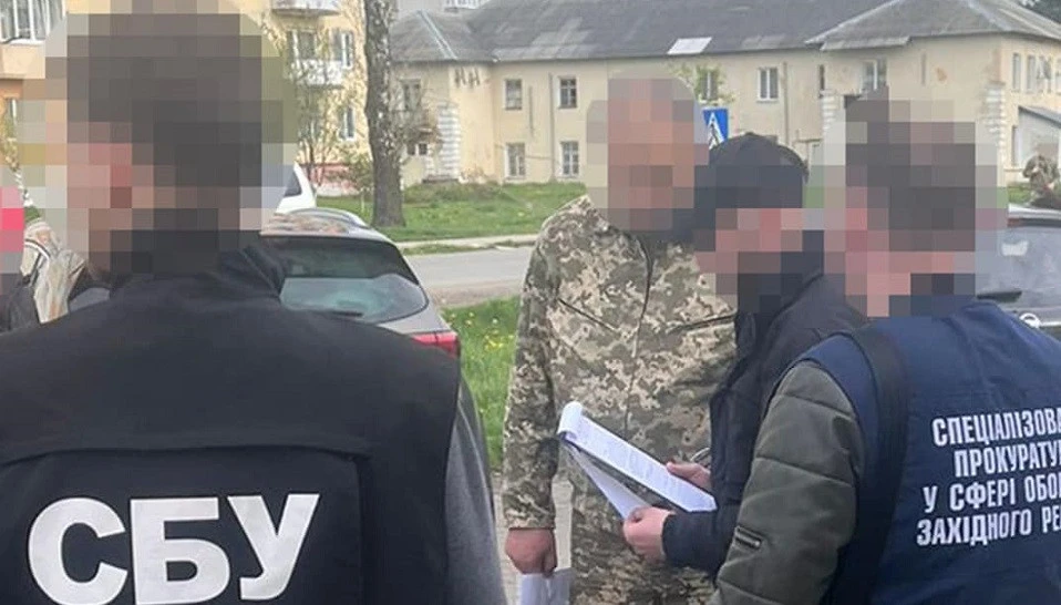 Військовий зі Львівщини відправляв ухилянтів за кордон під виглядом "службових відряджень"