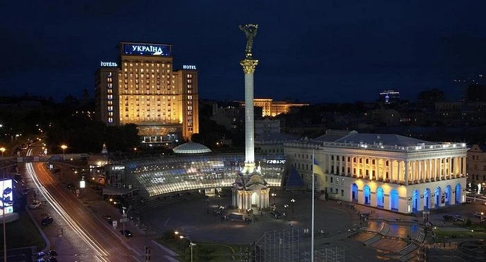 на фото готель "Україна"