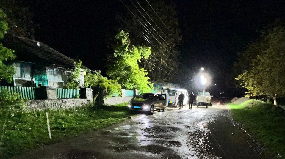 На Хмельниччині п'яний чоловік стріляв у поліцейських із рушниці, його затримали
