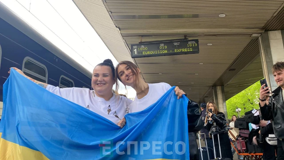 На фото: Jerry Heil та Alyona Alyona вирушили на Євробачення