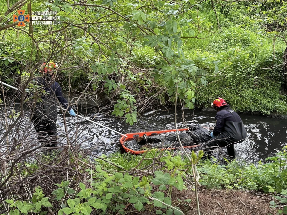 У річці на Львівщині біля дитячо-юнацької спортивної школи виявили мертвого чоловіка