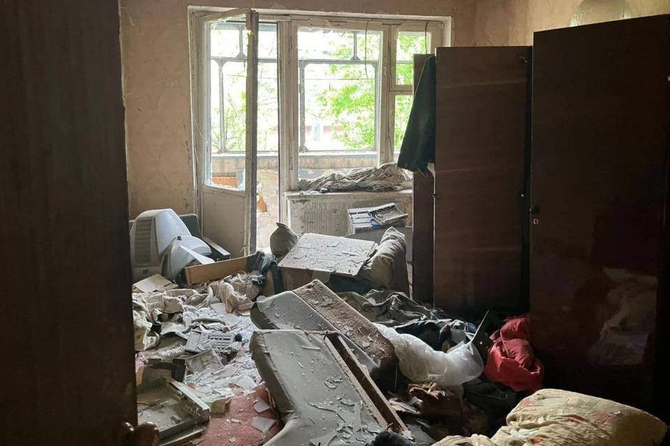 на фото наслідки обстрілу Нікополя
