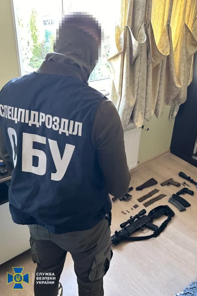 у трьох областях викрили торговців трофейним озброєнням