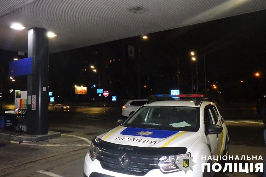 У Києві чоловік напав із ножем на оператора АЗС