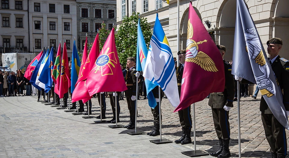 винесення стягів військових та оборонних структур України у Львові