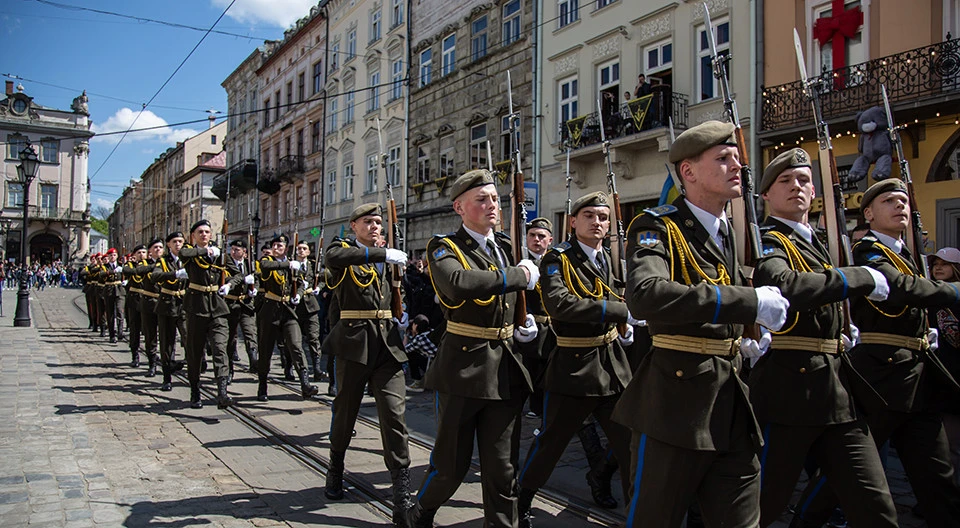 винесення стягів військових та оборонних структур України у Львові