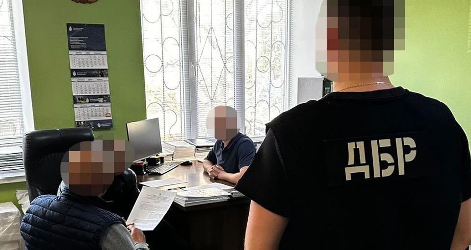 На Хмельниччині офіцер судової охорони вимагав $20 тис. хабаря від поліцейського