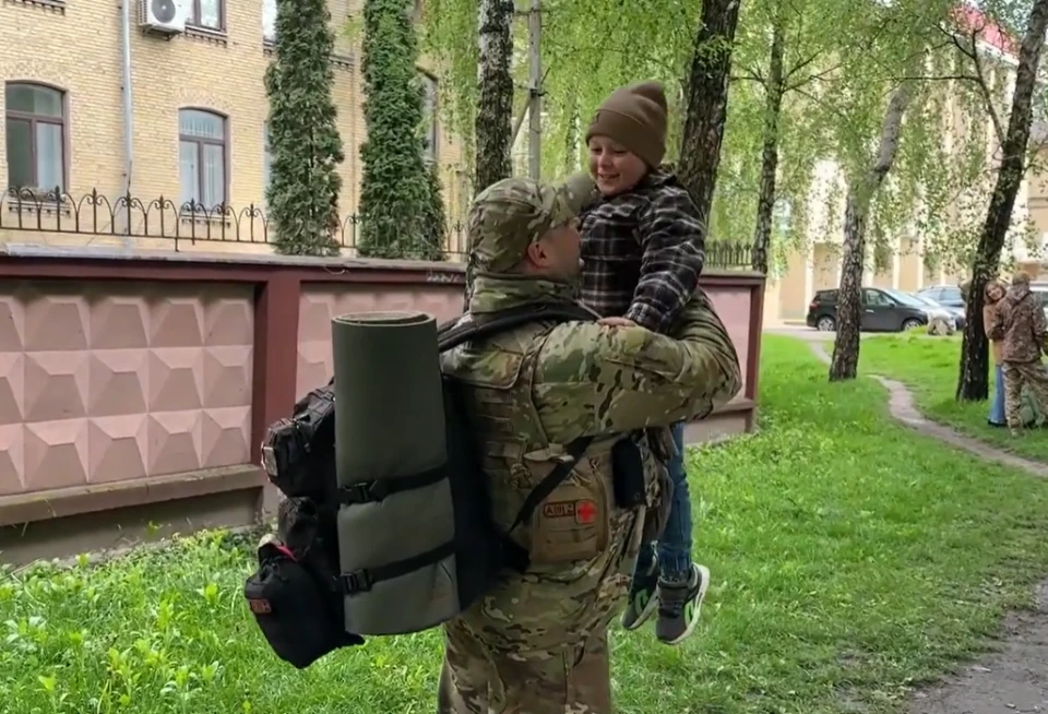зустріч військового з сином