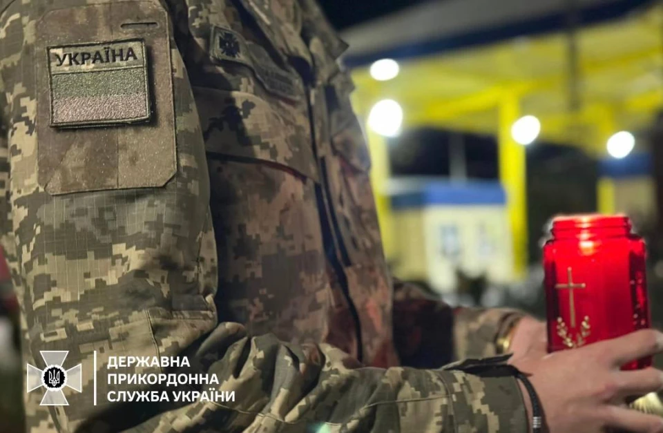 В Україну прибув Благодатний вогонь