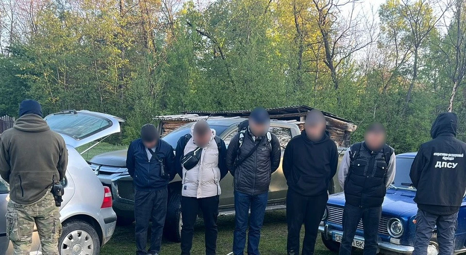 Неповнолітні провідники намагалися переправити до Румунії п'ятьох чоловіків