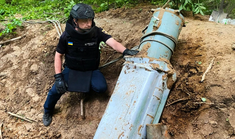 У Києві чоловік знайшов бойову частину ракети Х-69