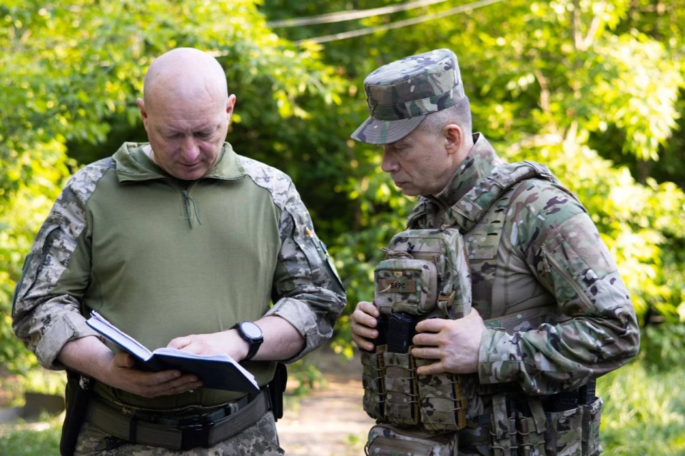Сирський відвідав позиції ЗСУ на сході