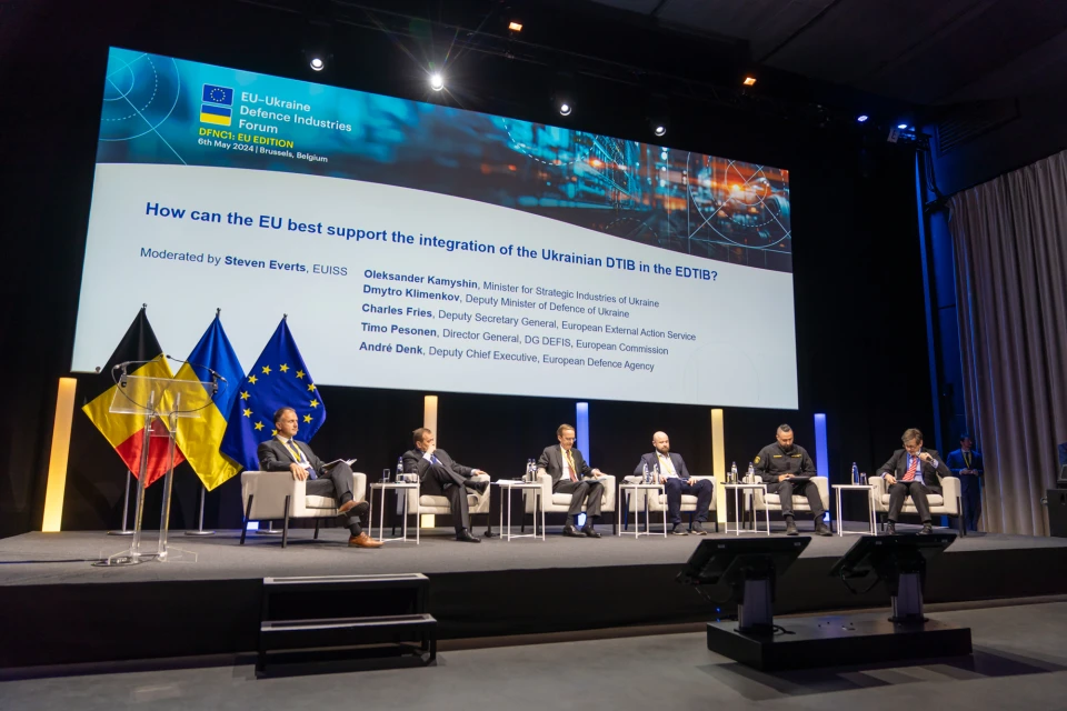 війна з Росією ЄС допомога Україні зброя для України Кабмін України