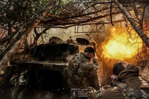 Артилеристи 24-ї бригади скинули на окупантів листівки із закликом здатися в полон