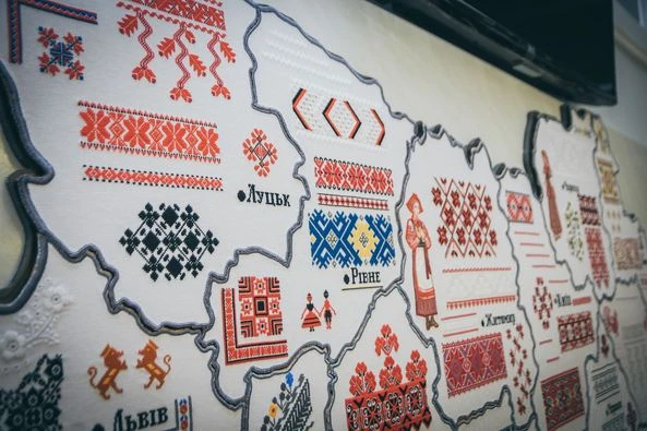 Вишивана мапа України