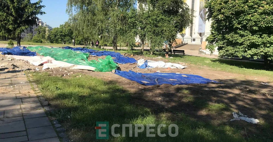 У Києві демонтували "храм-МАФ" УПЦ МП
