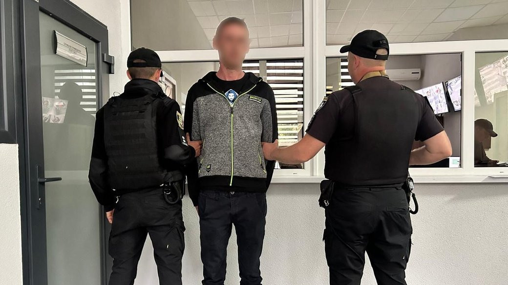 підозрбваний у підпалі одягу на 10-річному хлопчику