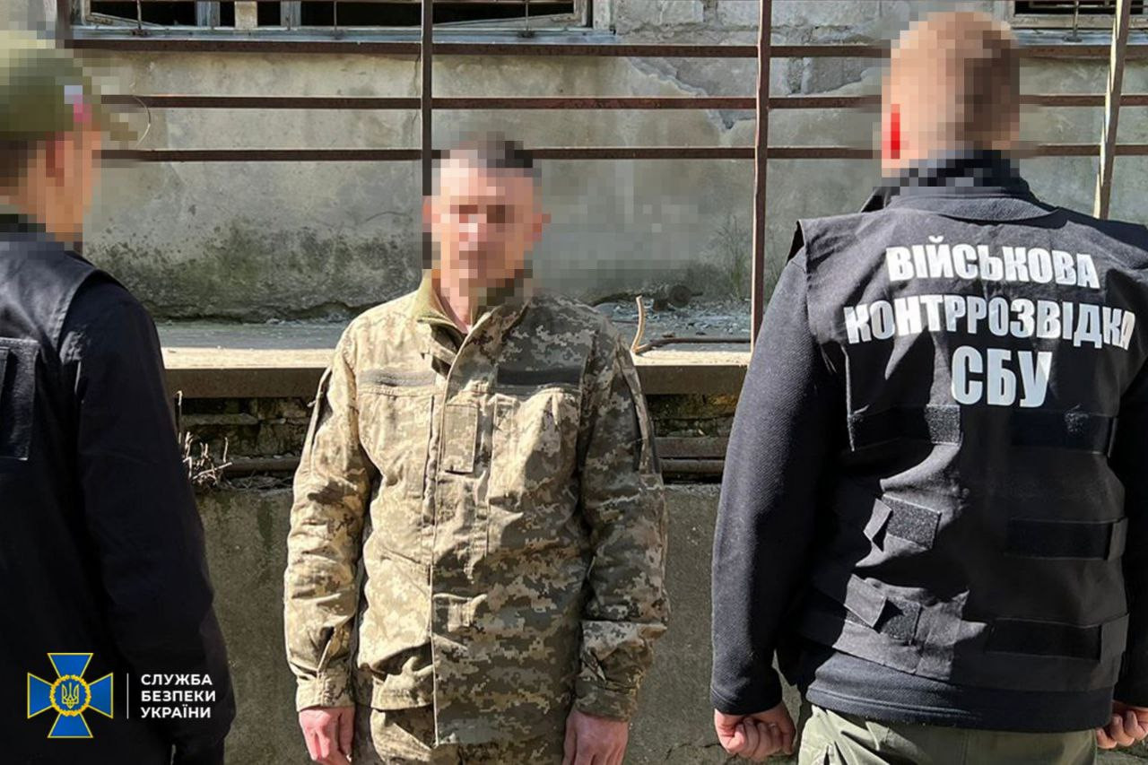 SBU Detains Russian Torture Chamber Guard Who Joined AFU