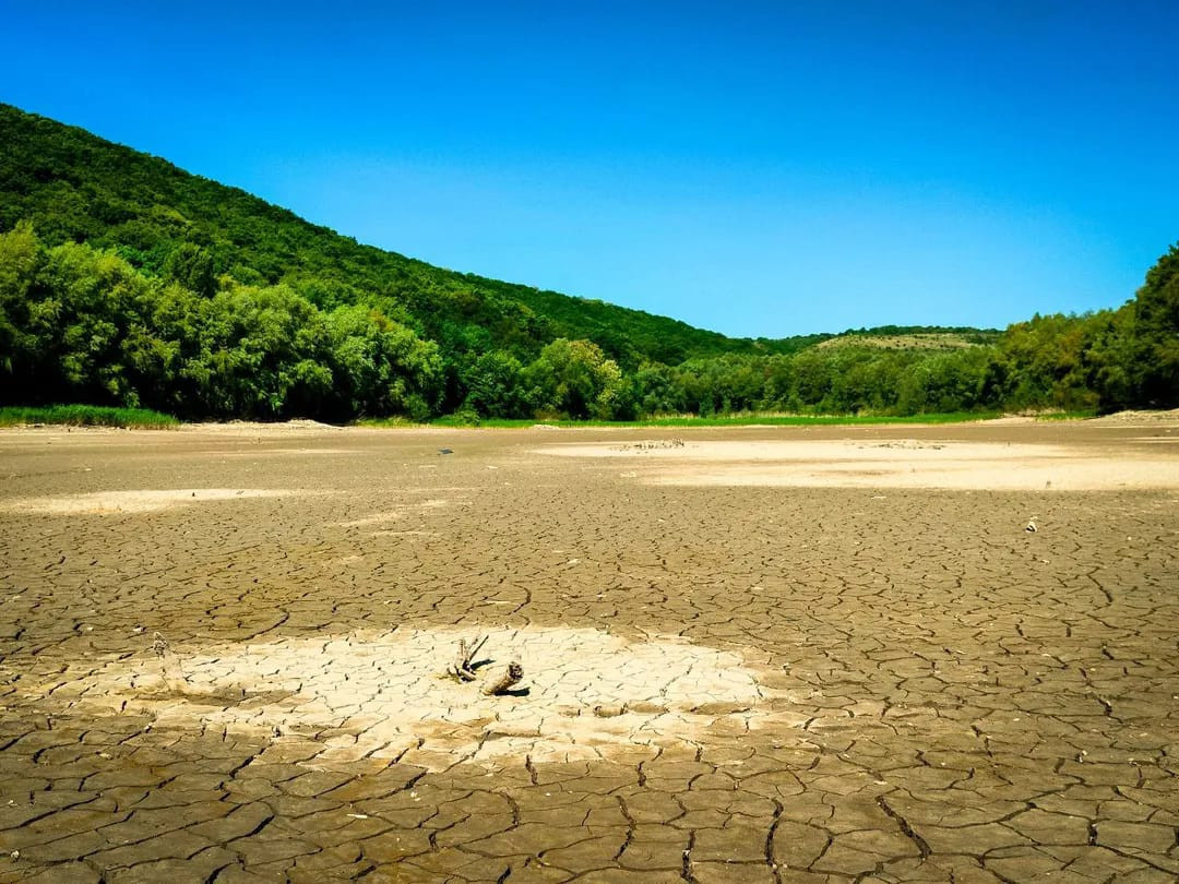 Western Ukraine reservoir loses water due to Russian shelling