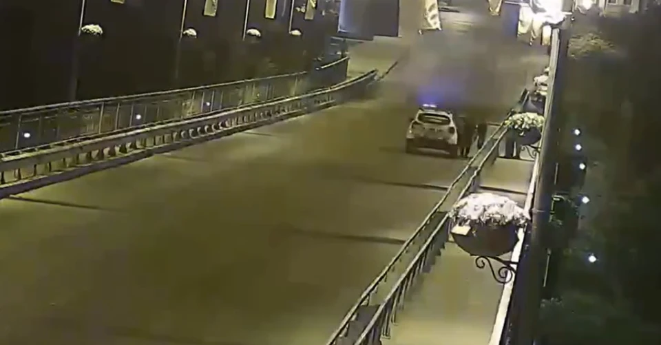 У Кам’янці-Подільському 24-річна жінка намагалась стрибнути з мосту, поліцейські завадили