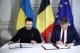 Президент України Володимир Зеленський і прем'єр-міністр Бельгії Александр Де Кроо підписують двосторонню угоду про безпеку в Брюсселі, Бельгія, 28 травня 2024 року.