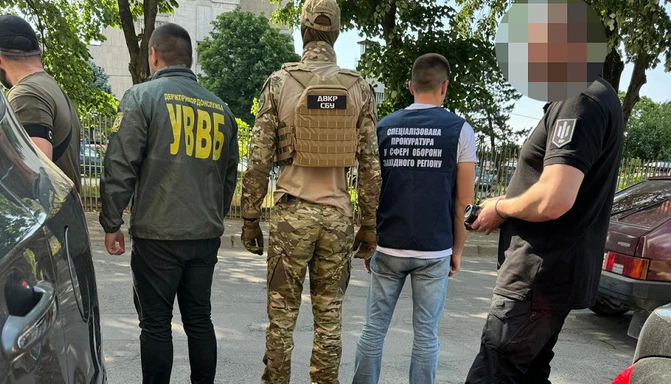 Інспектор нацпарку та правоохоронець: на Буковині й Закарпатті викрили канали переправлення чоловіків за кордон
